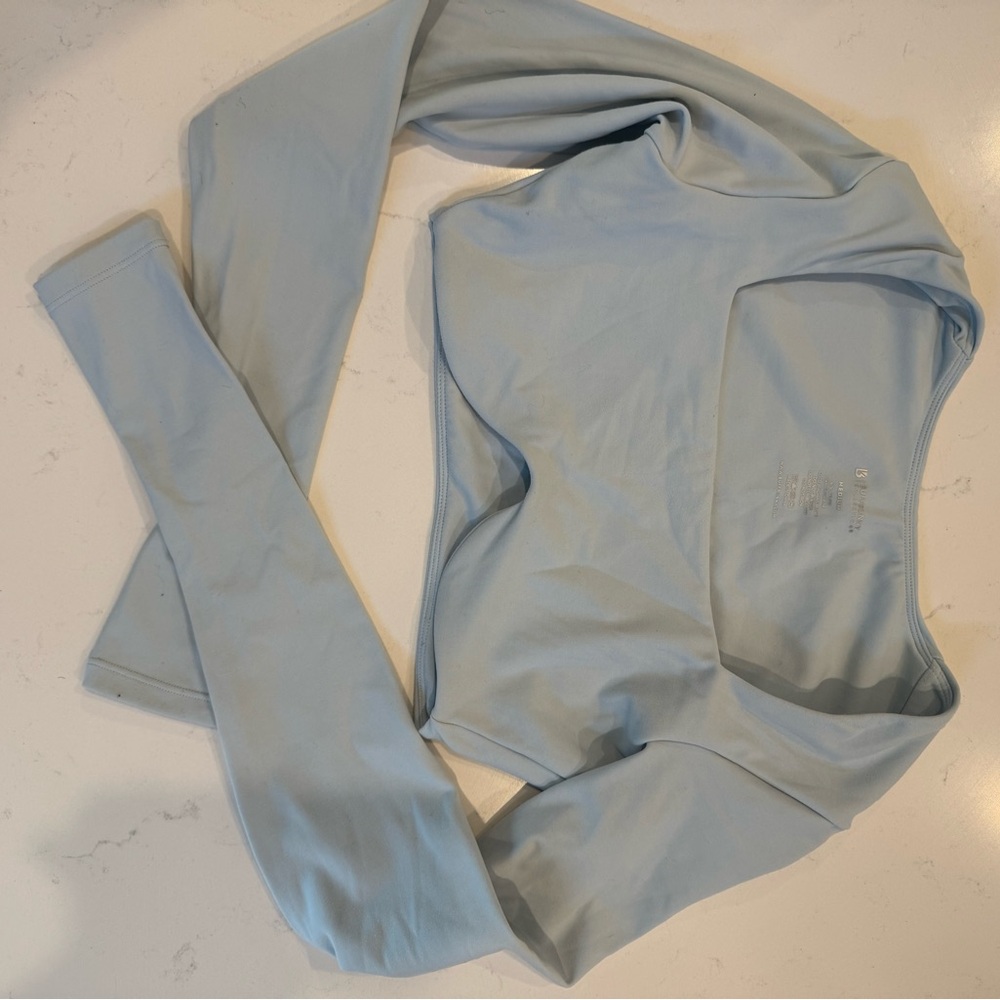 BuffBunny curve crop top Long Sleeve in bubbles size medium